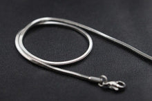 Laden Sie das Bild in den Galerie-Viewer, 3mm Original Silver Snake 16-24 inch Long Statement Necklace