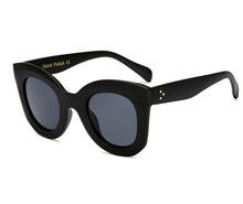 Laden Sie das Bild in den Galerie-Viewer, DRESSUUP Fashion Big Frame Sunglasses Women Brand Designer Vintage Rivet Shades Female Sun Glasses Oculos De Sol Feminino