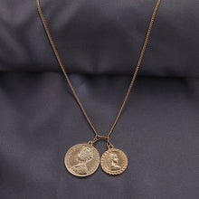 Laden Sie das Bild in den Galerie-Viewer, New  Vintage Medusa Portraitnts Coin Gold