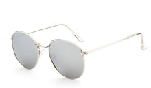 Laden Sie das Bild in den Galerie-Viewer, Retro oval sunglasses  design  vintage